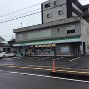 コンビニ　ファミリーマート（コンビニ）まで270m