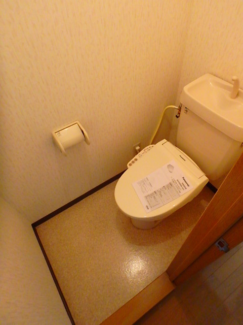 トイレ　清潔感のあるトイレで快適空間。