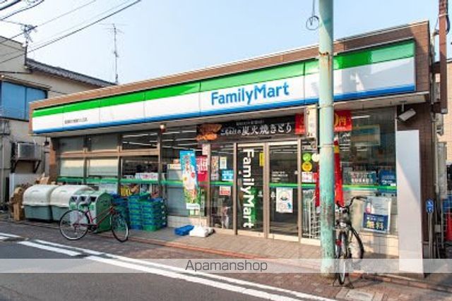 コンビニ　ファミリーマート（コンビニ）まで400m