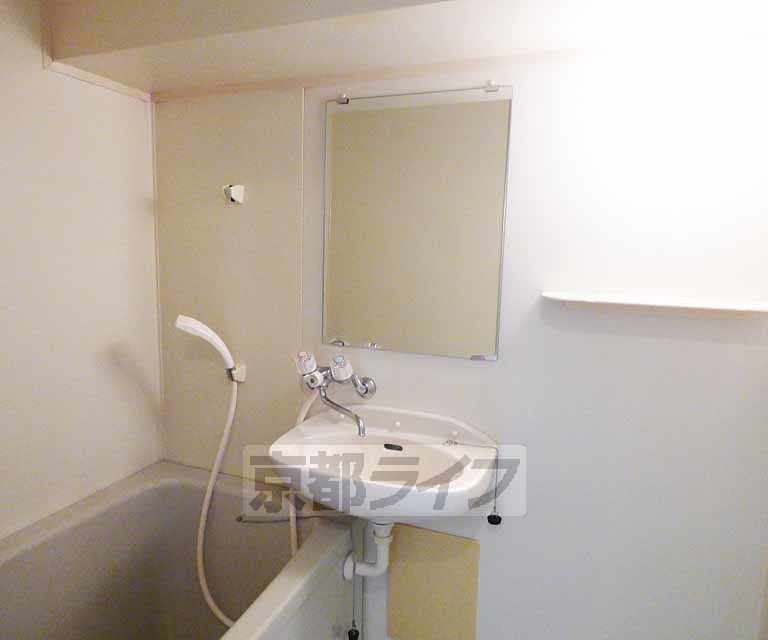 洗面設備　明るい洗面所