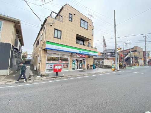 コンビニ　ファミリーマート 松戸新田駅前店（コンビニ）まで527m