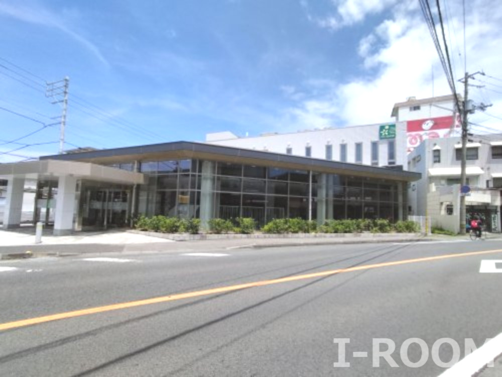 銀行　伊予銀行余戸支店（銀行）まで862m