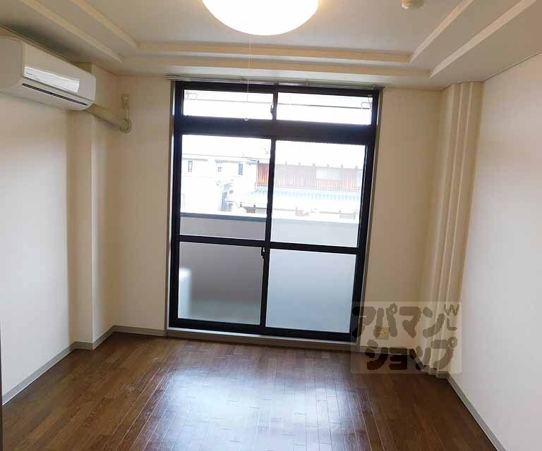 居室・リビング　明るいお部屋です