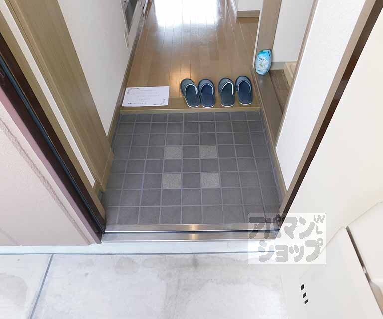 玄関　段差も少ない