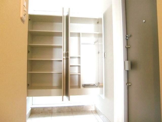 玄関　★大型のシューズＢＯＸです★