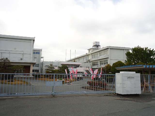 中学校　掛川市立西中学校（中学校）まで1347m
