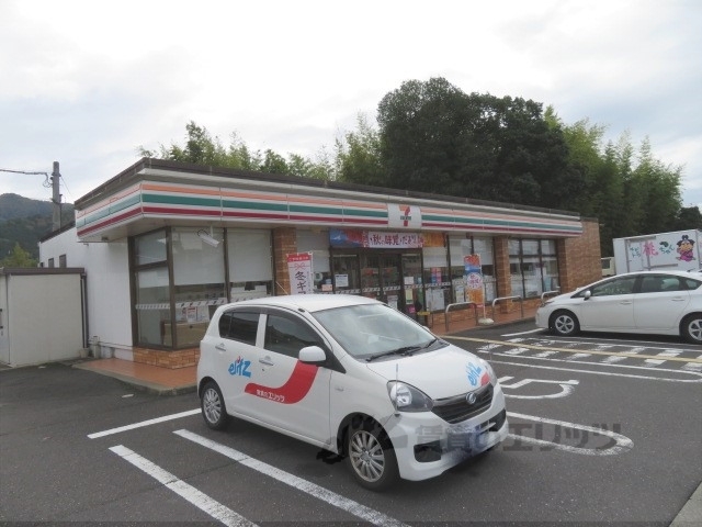 コンビニ　セブンイレブン綾部高津店（コンビニ）まで850m