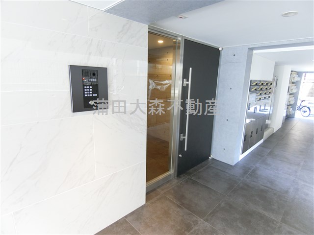 エントランス　防犯カメラTVモニター付オートロック宅配BOXメールBOX