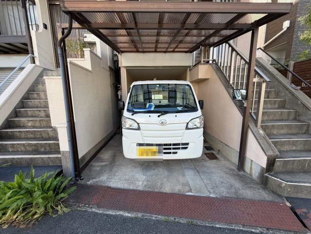 駐車場　駐車場に車を止められます