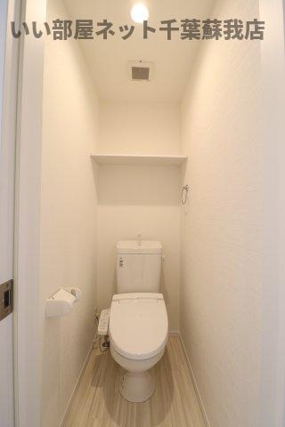 トイレ　落ち着いた色調のトイレです