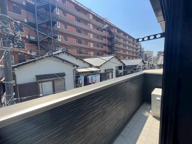 バルコニー　外からの目が気にならないバルコニーで洗濯物が干せます