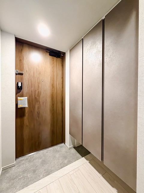 玄関　※写真は同タイプ住戸です。