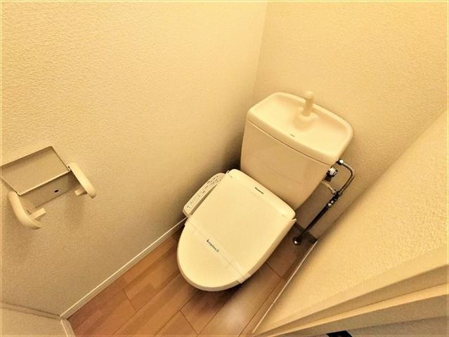 レオパレス内膳のトイレ写真