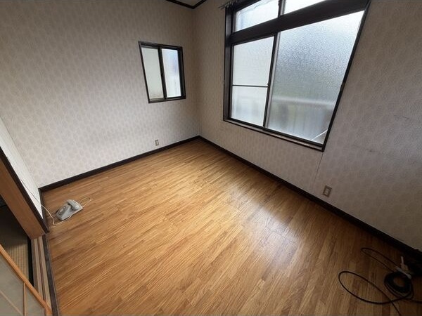 長田区花山町1丁目戸建ての居間写真