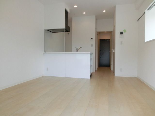 その他部屋・スペース　角部屋の広い洋室１０帖　カウンターキッチンの造り