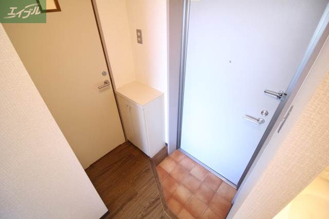 玄関　同タイプのお部屋の写真です。