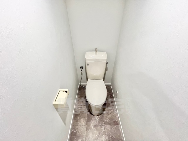 大阪モノレール本線 摂津駅 徒歩45分 4階建 築38年のトイレ写真