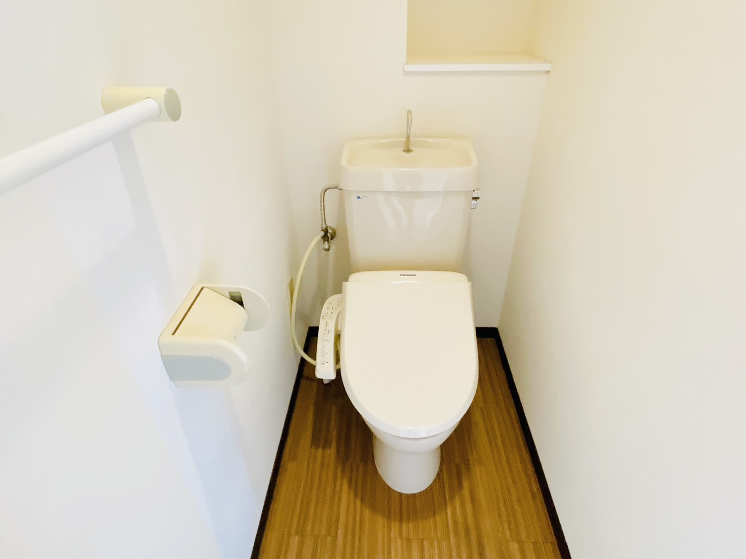 ＪＲ和歌山線 岩出駅 徒歩50分 10階建 築35年のトイレ写真
