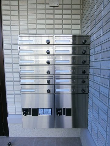 その他共有部分　共用エントランスには宅配BOXがあるので荷物の受け取りもスム
