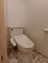 トイレ　落ち着いた色調のトイレです