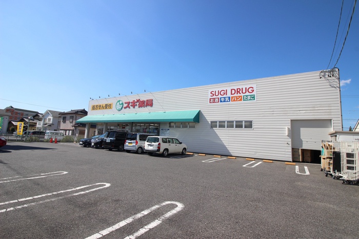 ドラックストア　スギ薬局 築地店（ドラッグストア）まで825m