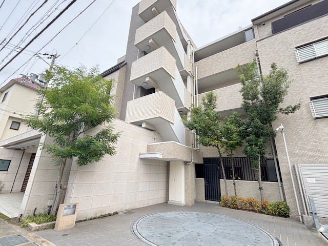 駐車場　駐車場入口