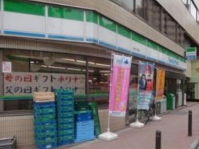 コンビニ　ファミリーマート麻布十番店（コンビニ）まで221m