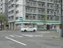 コンビニ　ファミリーマート札幌北3条店（コンビニ）まで194m