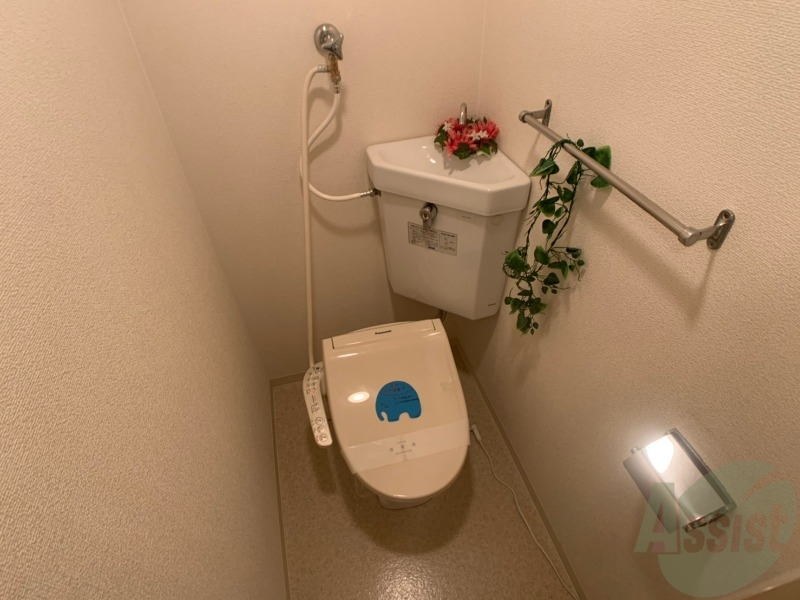 トイレ　こちらはトイレです。清潔感があり、安心して使用できます。