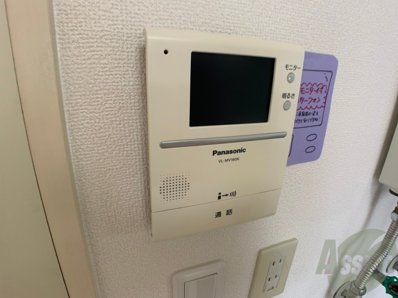 セキュリティ　ＴＶモニター付インターホンです。来客者の顔が見えるので安心！