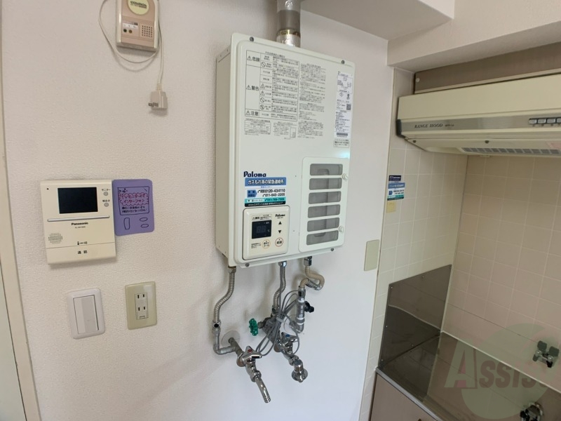 その他設備　ガス給湯器です。操作しやすいパネルになってます。