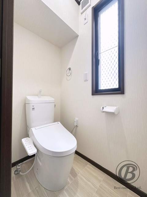 西大路戸建のトイレ写真