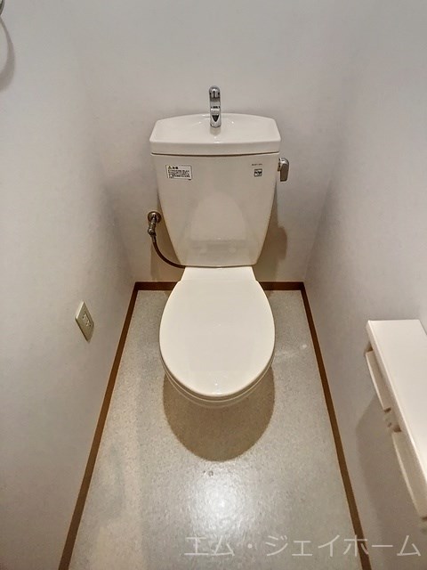 ＪＲ草津線 石部駅 徒歩3分 3階建 築21年のトイレ写真