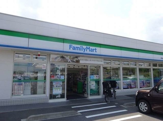 コンビニ　ファミリーマート（コンビニ）まで600m