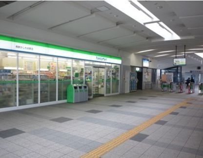 コンビニ　ファミリーマート綾瀬（コンビニ）まで379m