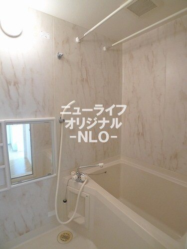 バス・シャワールーム　バスタブに浸かってゆっくりと一日の疲れを癒す事ができます☆