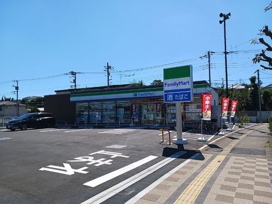 コンビニ　ファミリーマート（コンビニ）まで450m