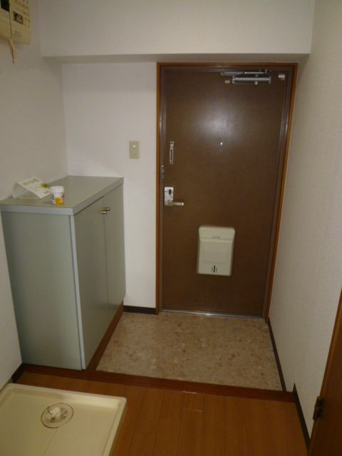 玄関　下駄箱付き