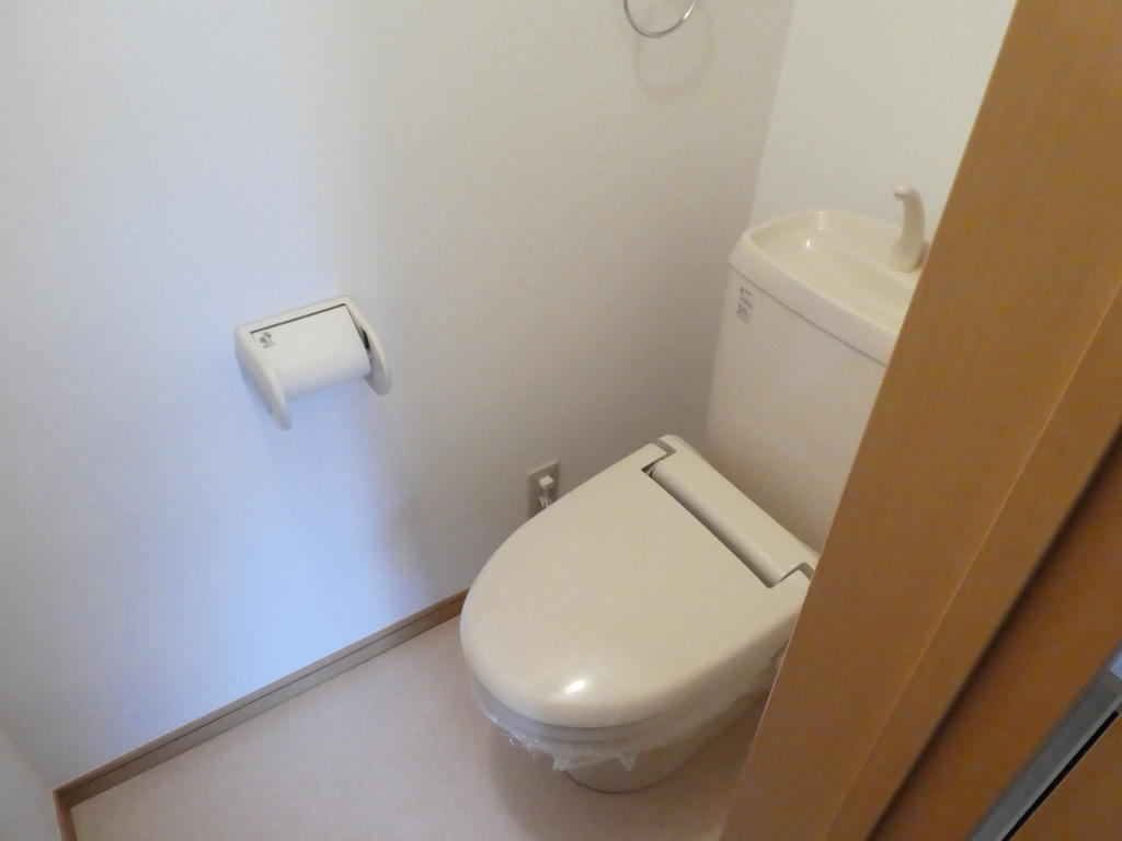 トイレ　※内観写真・動画・パノラマは同アパート中部屋のものです。