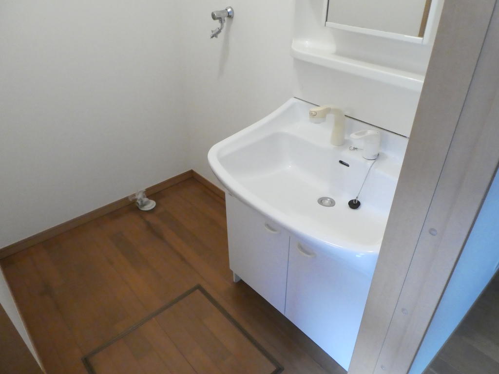 洗面設備　※内観写真・動画・パノラマは同アパート中部屋のものです。
