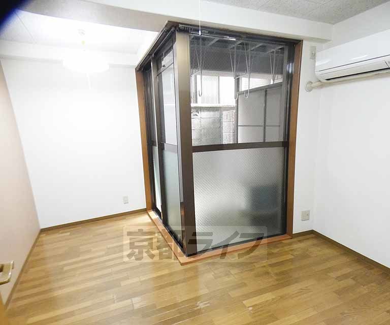 Shine太秦の居間写真