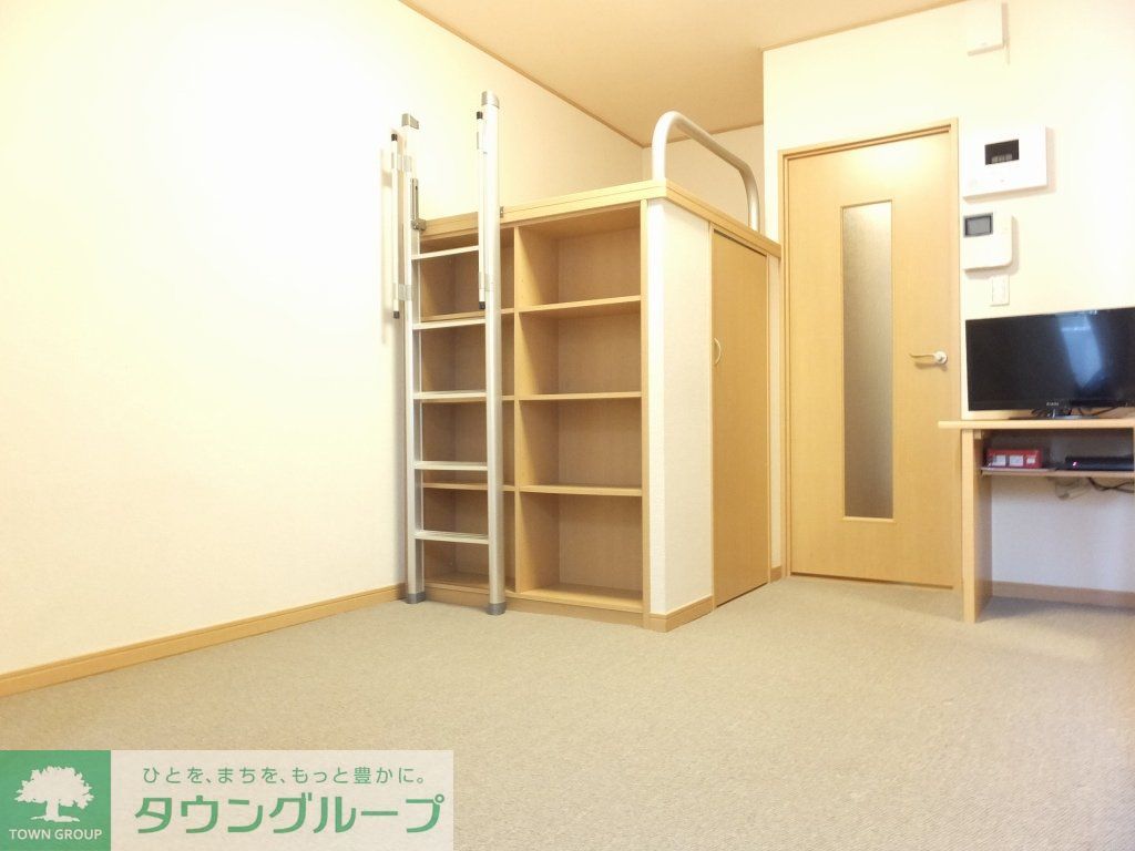 レオパレス愛の居間写真