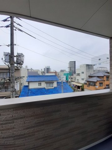 バルコニー　暖かな日差しのふりそそぐバルコニー