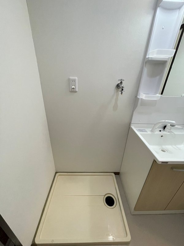 洗面設備　同物件別号室改装後参考写真