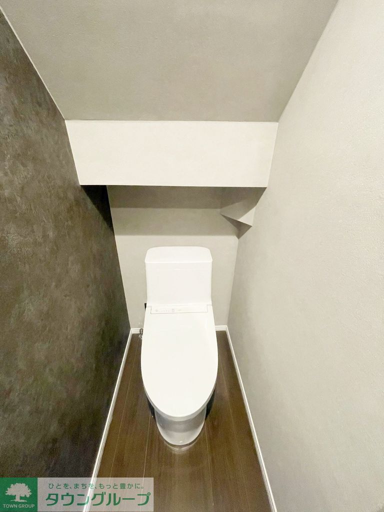 大人のデザイナーズ戸建てのトイレ写真