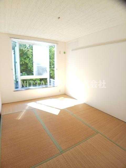 その他部屋・スペース　６帖の和室があります＊