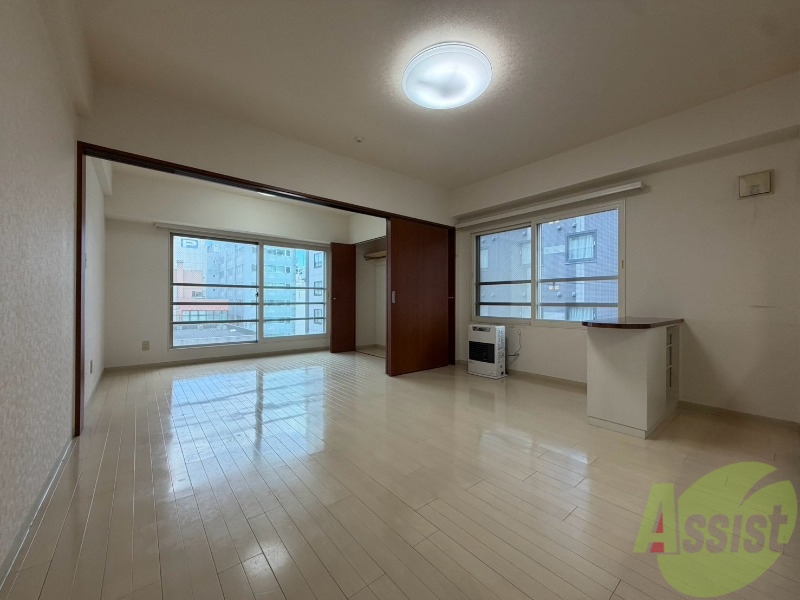 居室・リビング　広くてキレイなお部屋が広がっていて、充実した生活が送れそう。