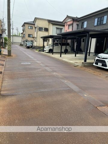 その他　前面道路（その他）まで0m