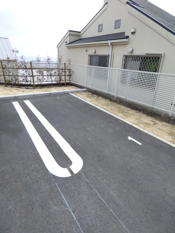 駐車場　当店は家主強制でない場合、消毒・抗菌代や安心サポート代など不