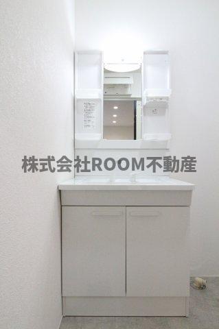 洗面設備　独立洗面台あり、毎朝おしゃれに忙しい女性の方におすすめです